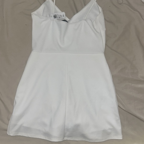 Brand new Windsor White Graduation Dress, front bottom cutout, Size M - Picture 3 of 3